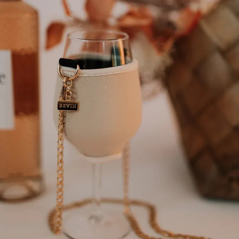 VINHOLDER Buddy mit Goldkette – stilvoll und elegant